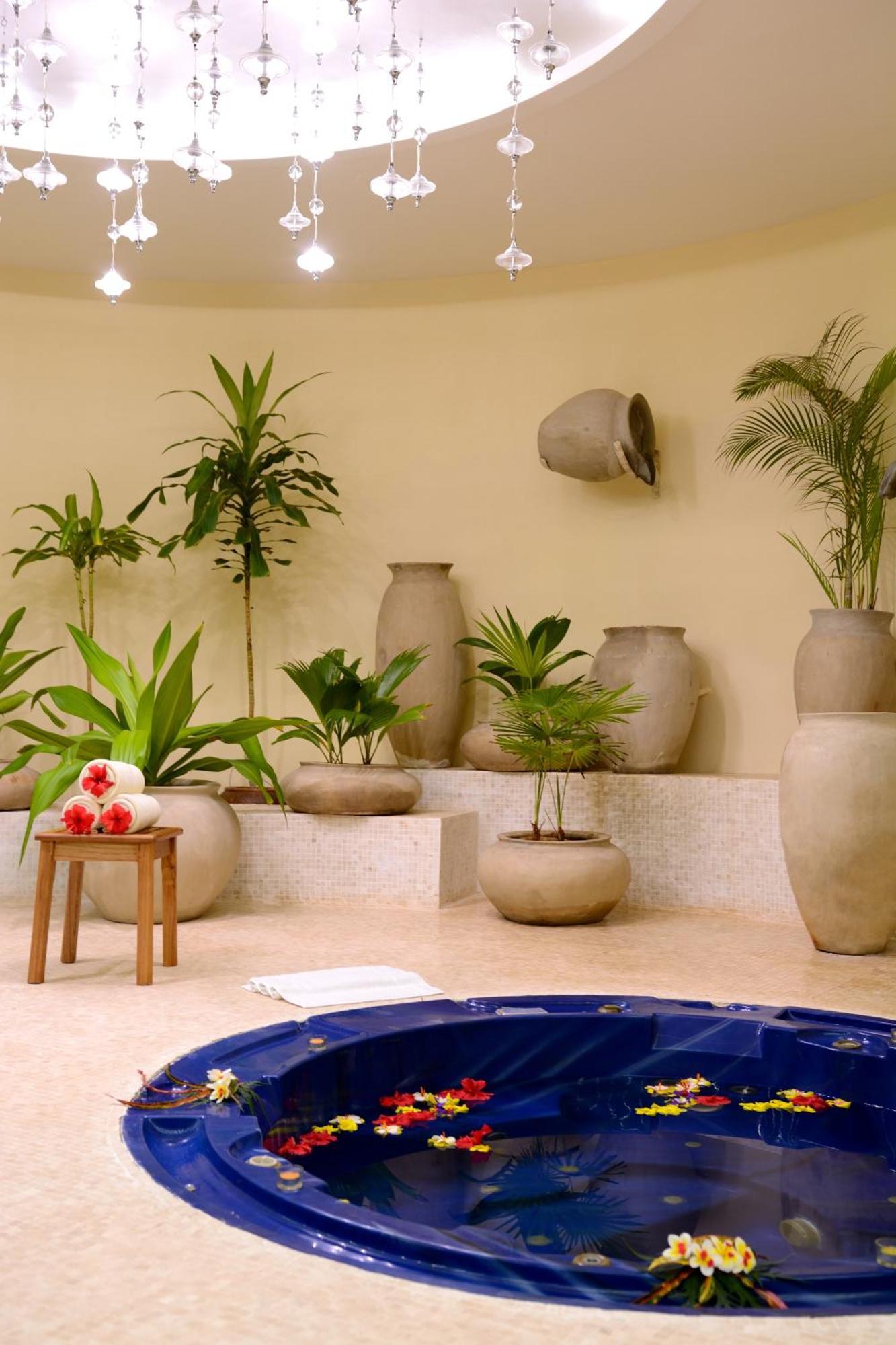 Ocean Paradise & 4* Pwani Mchangani