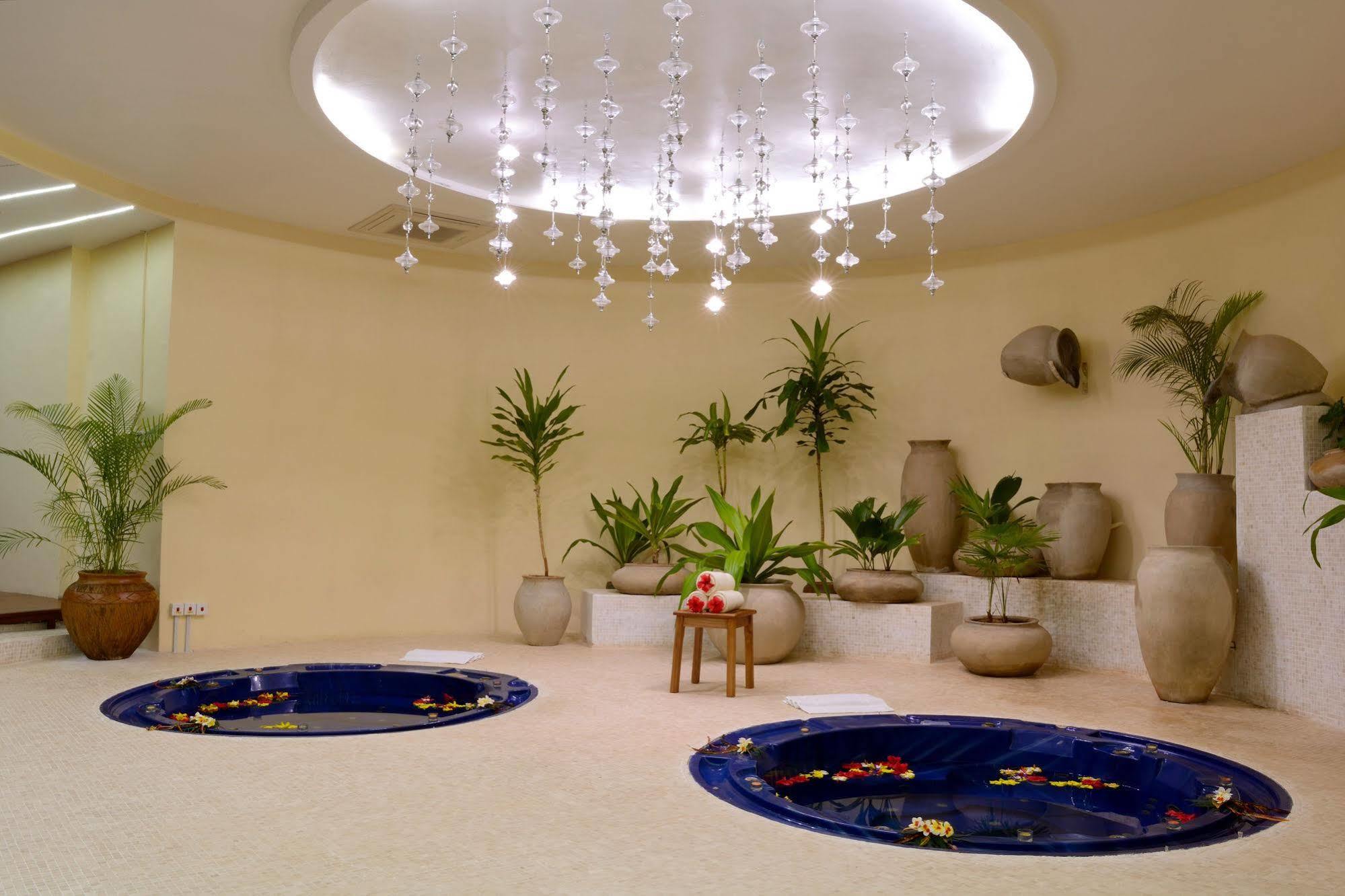 Ocean Paradise & 4* Pwani Mchangani